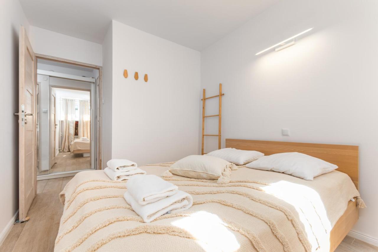 Emilii Plater 47 By Homeprime Warsaw Exterior photo