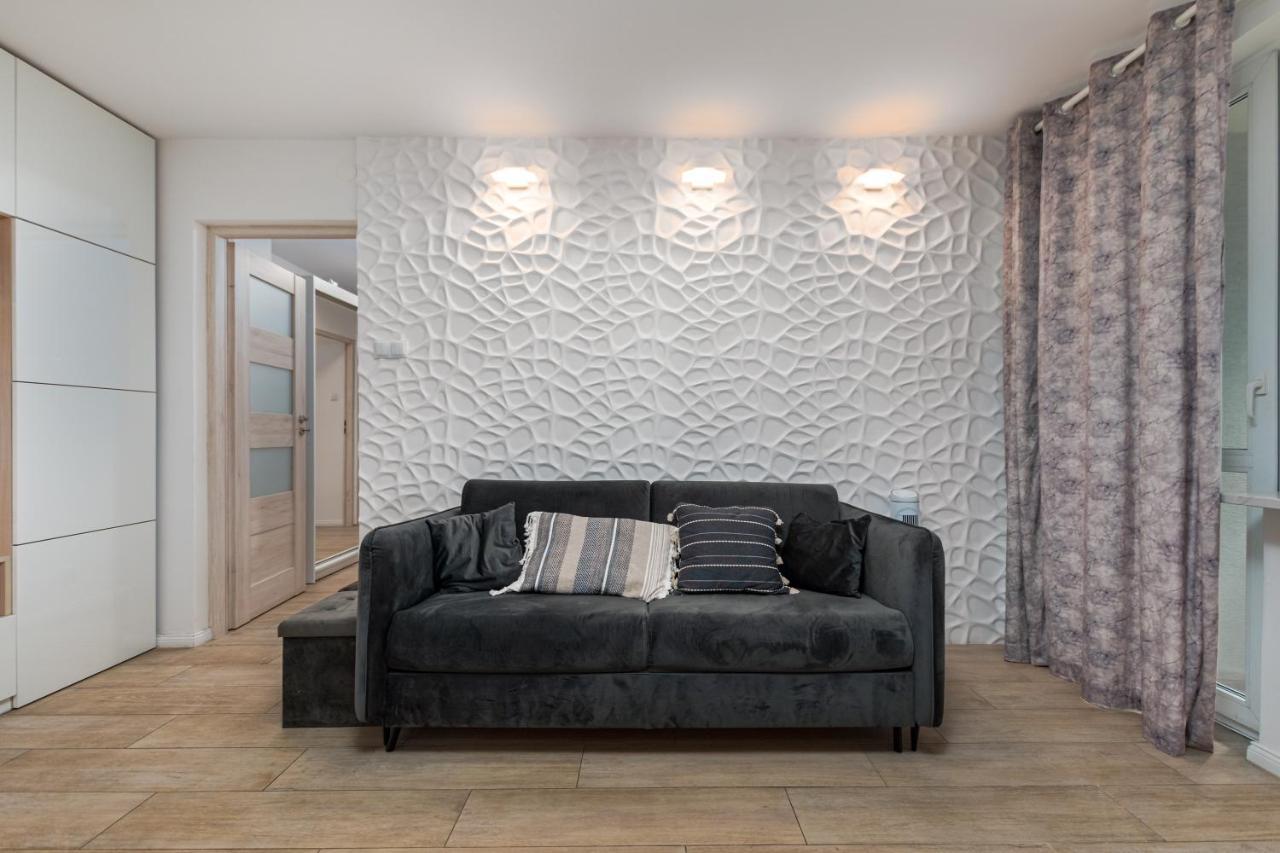 Emilii Plater 47 By Homeprime Warsaw Exterior photo