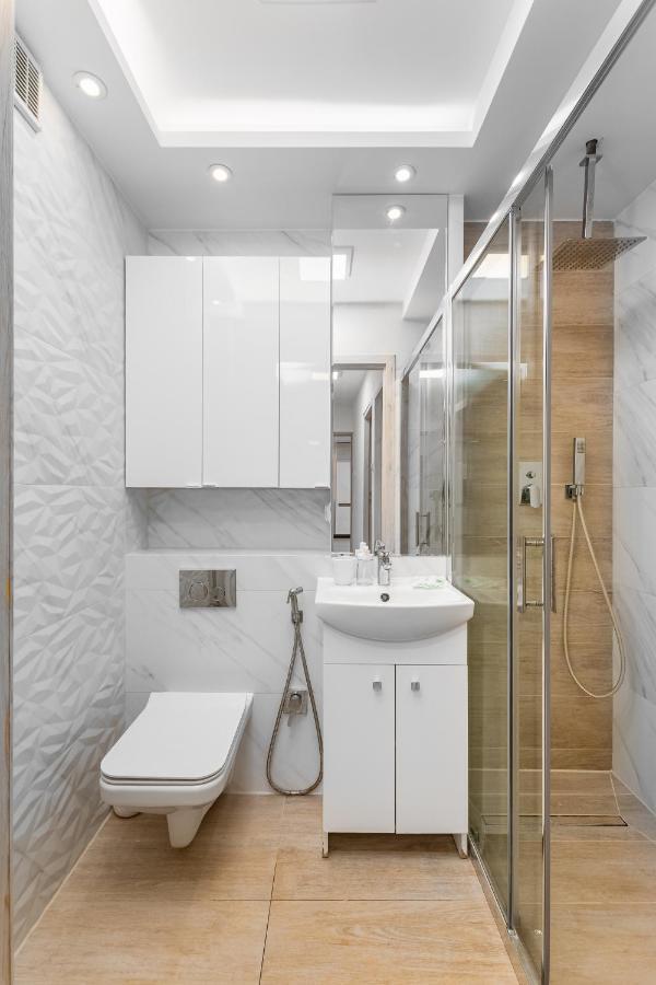 Emilii Plater 47 By Homeprime Warsaw Exterior photo